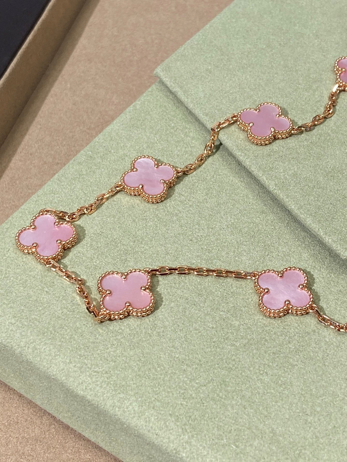 [Regalia Jewelry]CLOVER 10 MOTIFS PINK NECKLACE