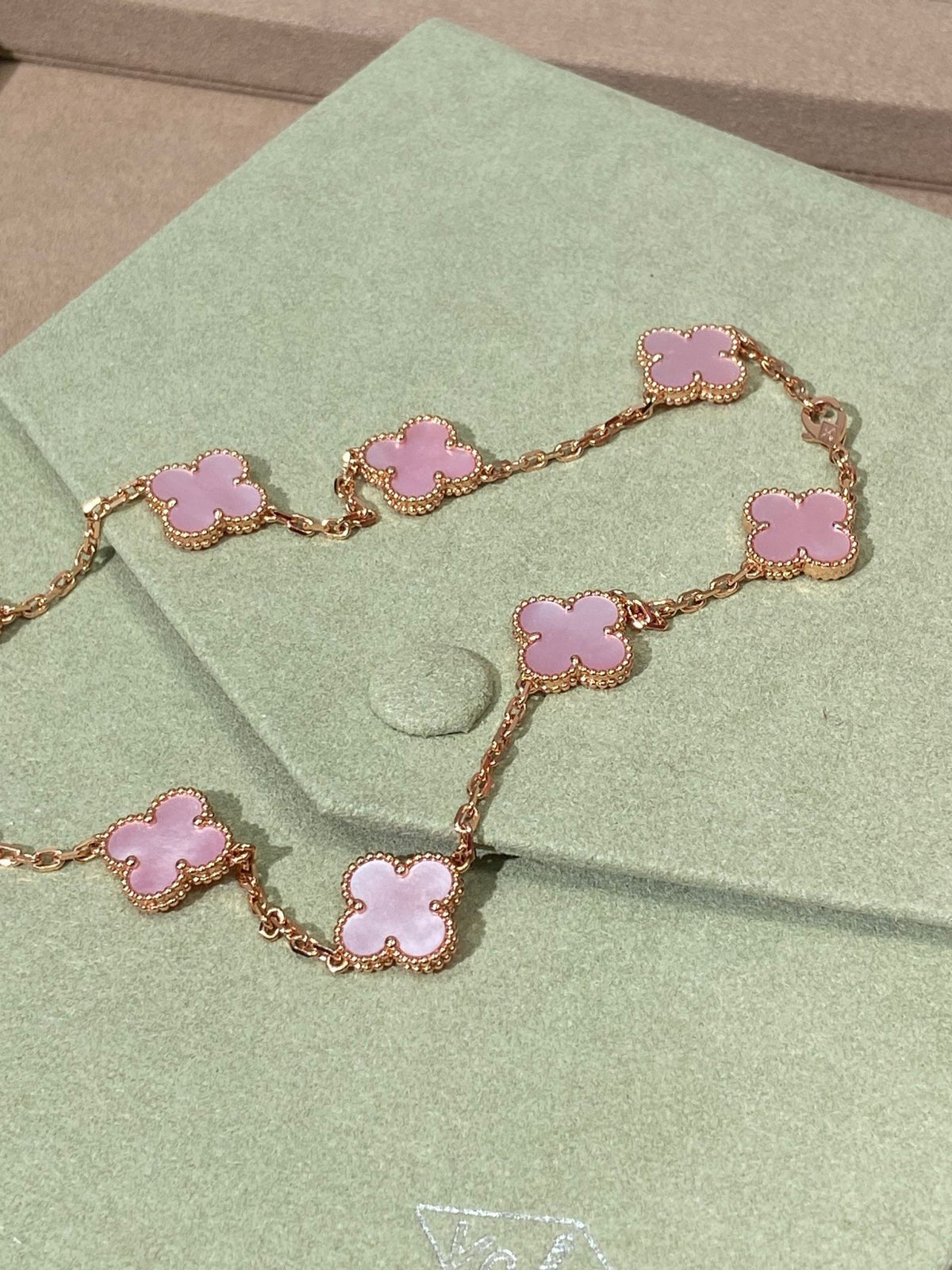 [Regalia Jewelry]CLOVER 10 MOTIFS PINK NECKLACE
