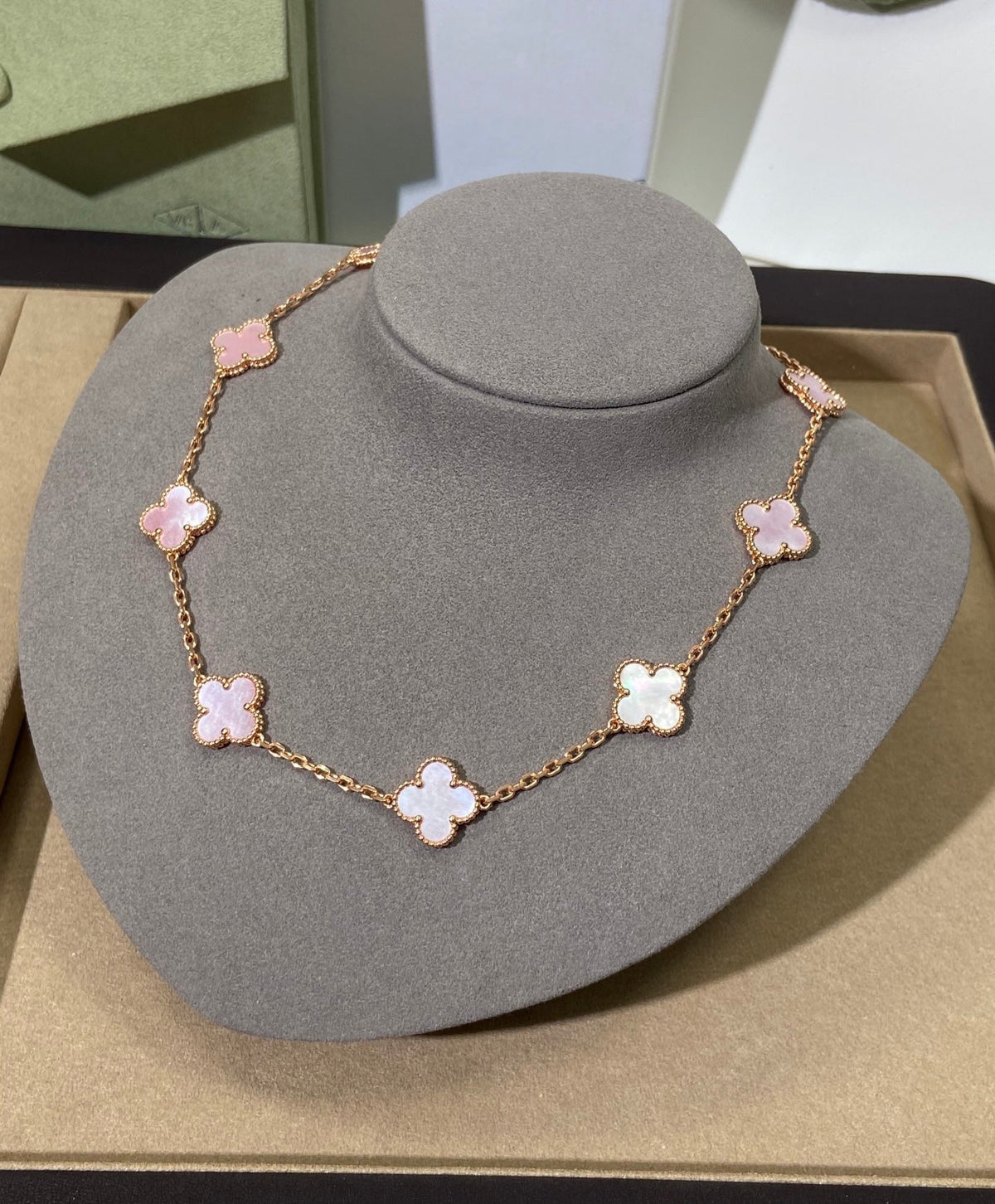 [Regalia Jewelry]CLOVER 10 MOTIFS PINK NECKLACE