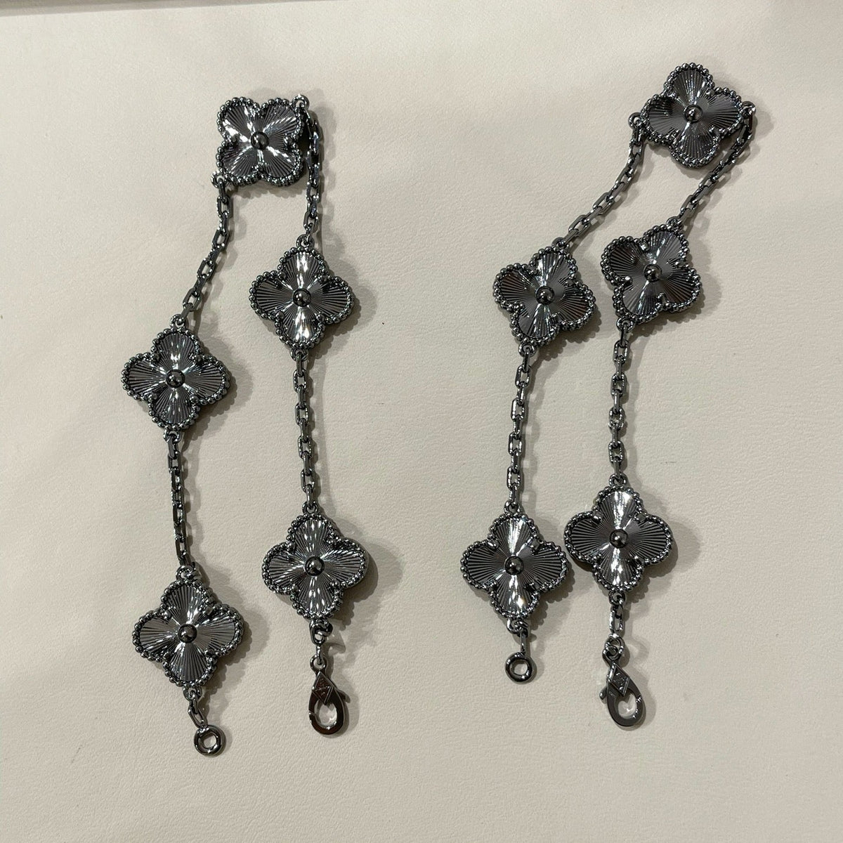 [Regalia Jewelry]CLOVER 5 MOTIF BLACK BRACELET