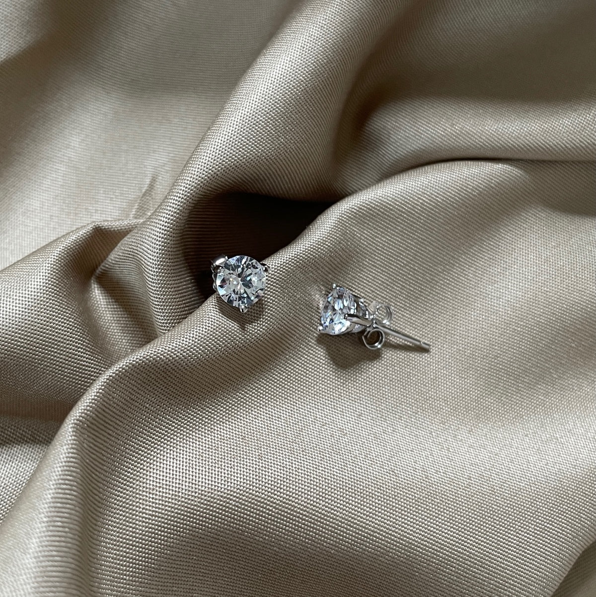 [Regalia Jewelry]Dainty Round Shape Earrings
