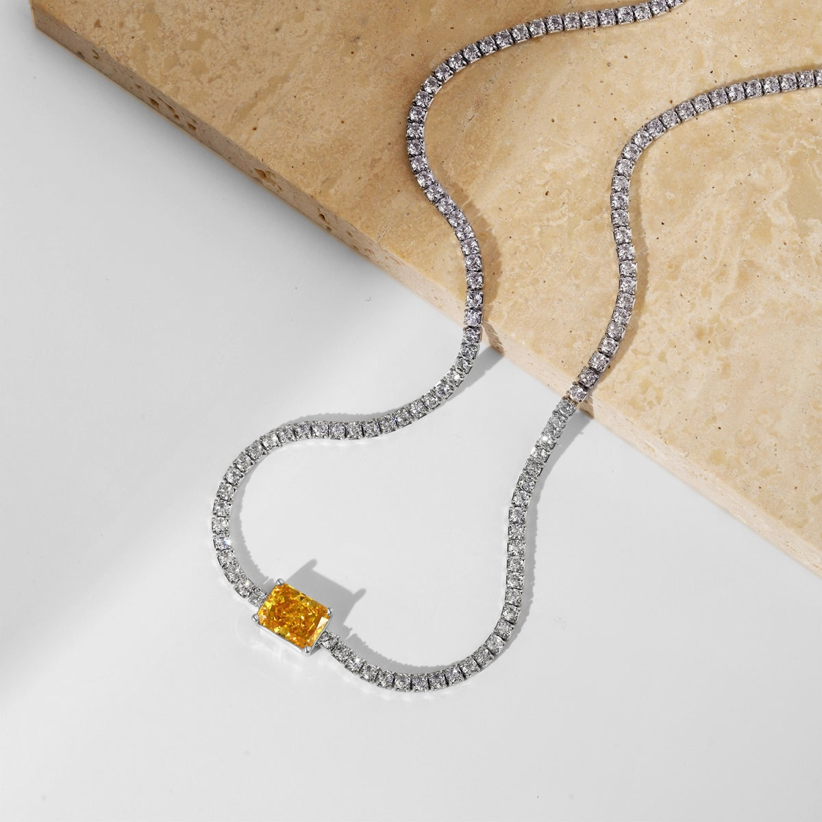[Regalia Jewelry]2.0 carat Ornate Emerald Cut Necklace