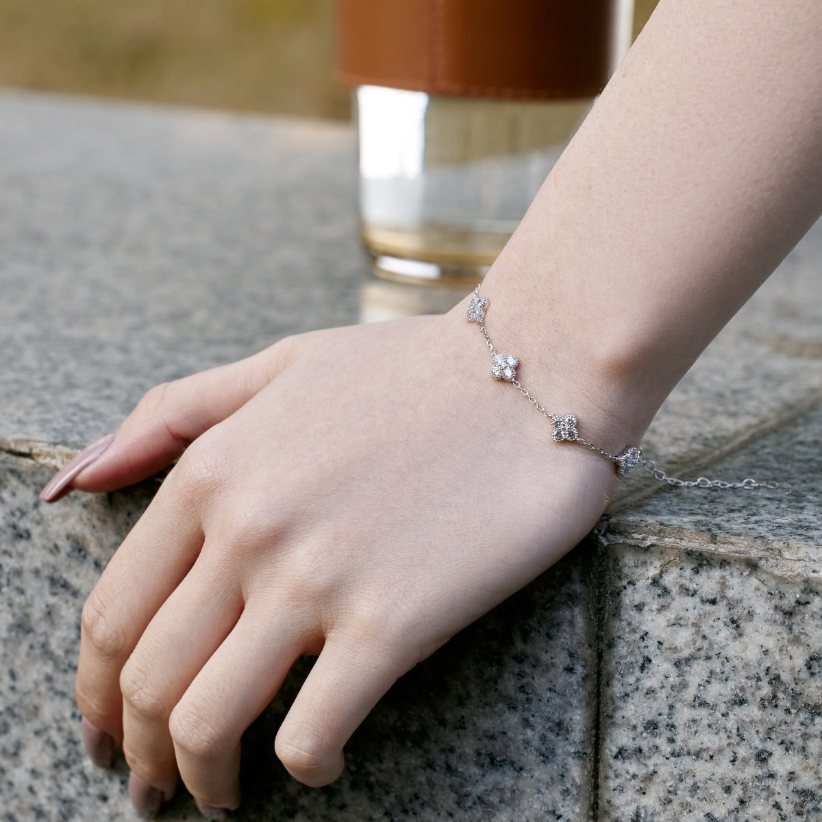 [Regalia Jewelry]Four-Leaf Clover Hollow Butterfly Bracelet