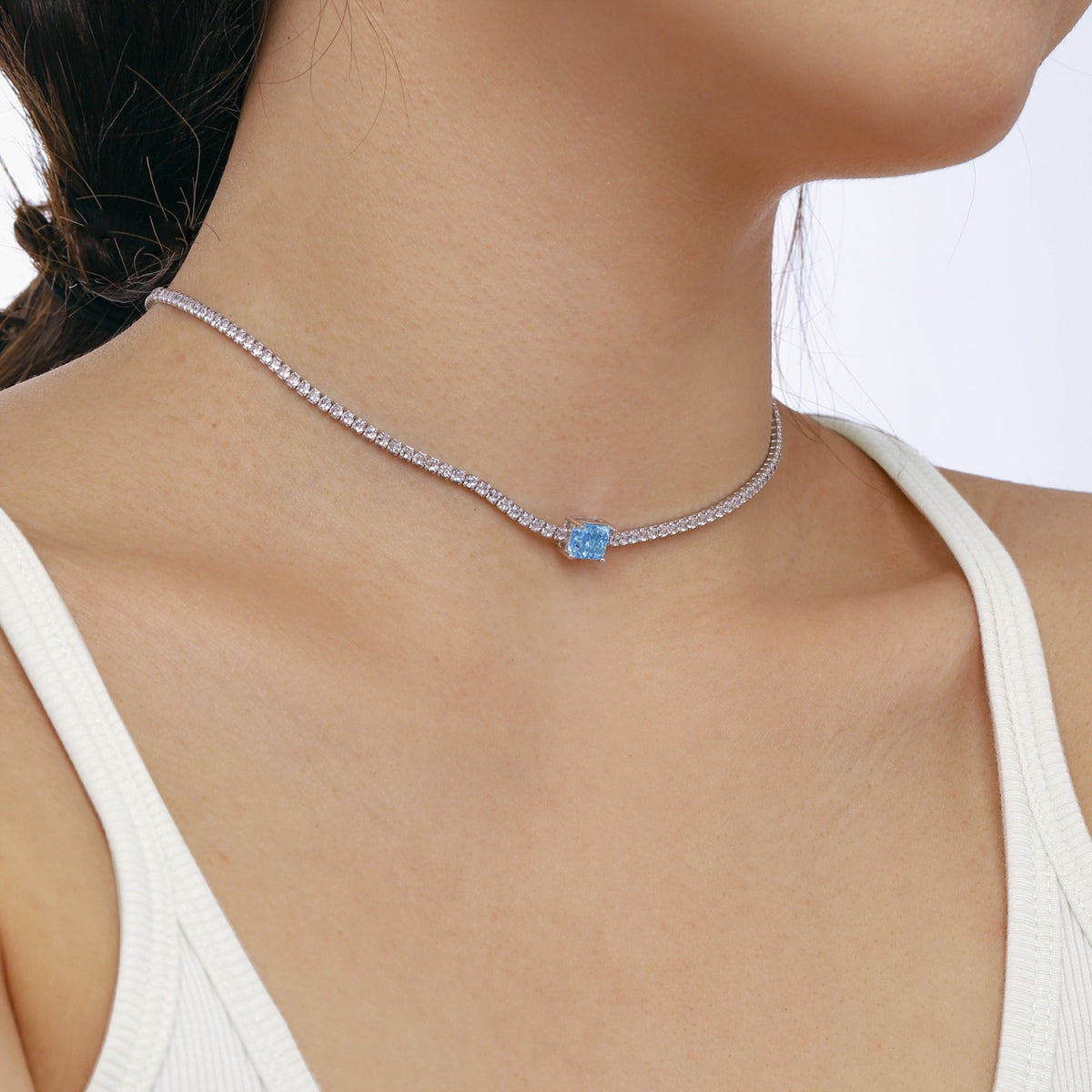 [Regalia Jewelry]2.0 carat Ornate Emerald Cut Necklace