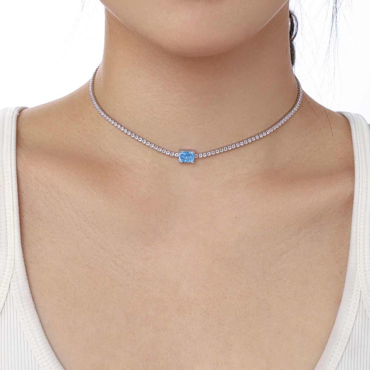 [Regalia Jewelry]2.0 carat Ornate Emerald Cut Necklace