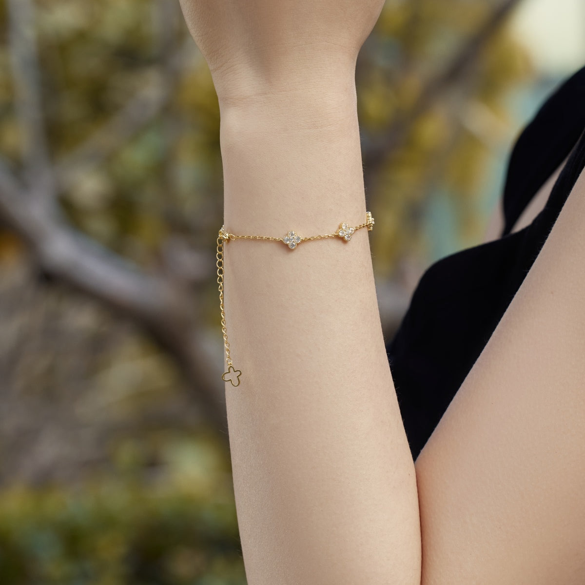 [Regalia Jewelry]Four-Leaf Clover Hollow Butterfly Bracelet