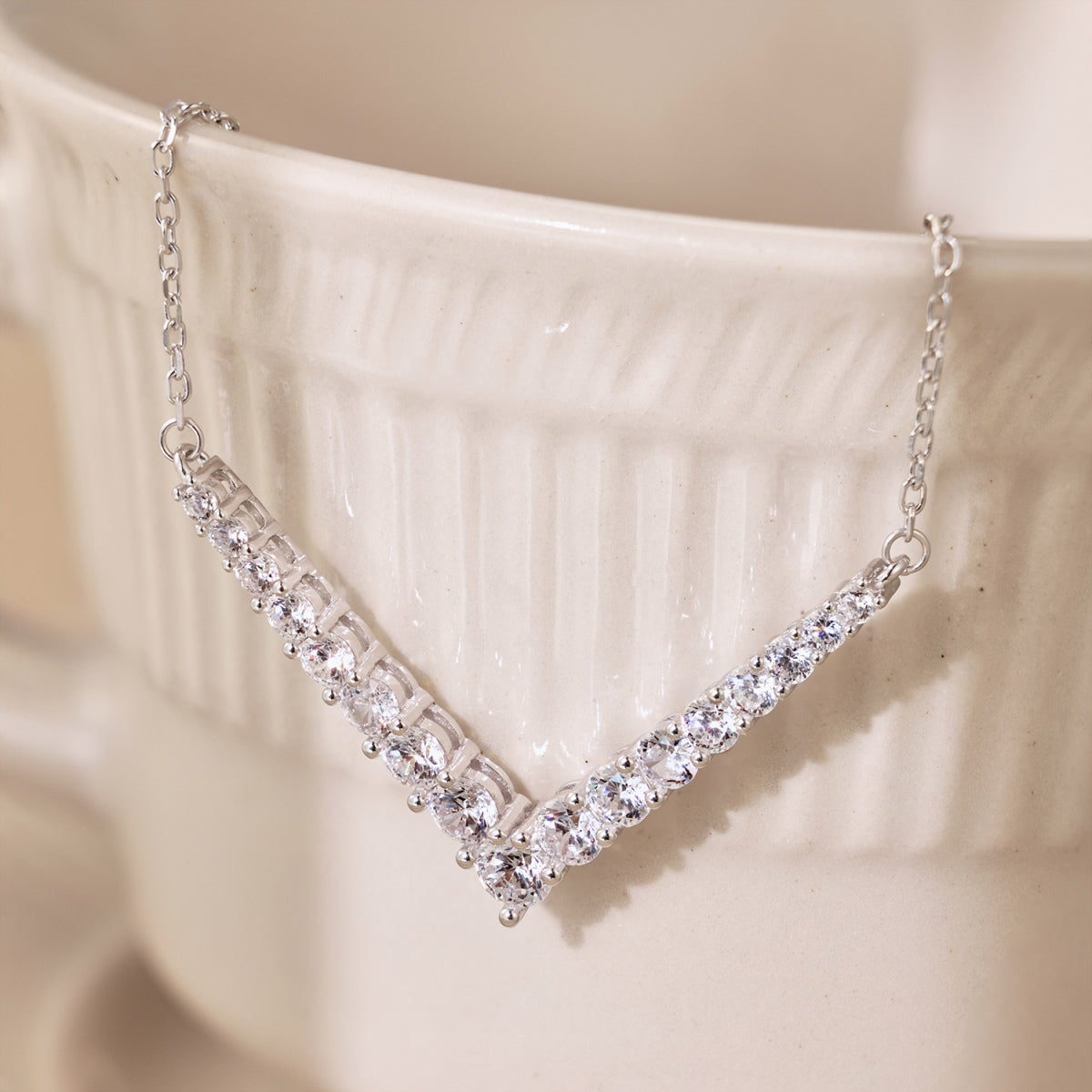 [Regalia Jewelry]Ornate Round Cut Necklace