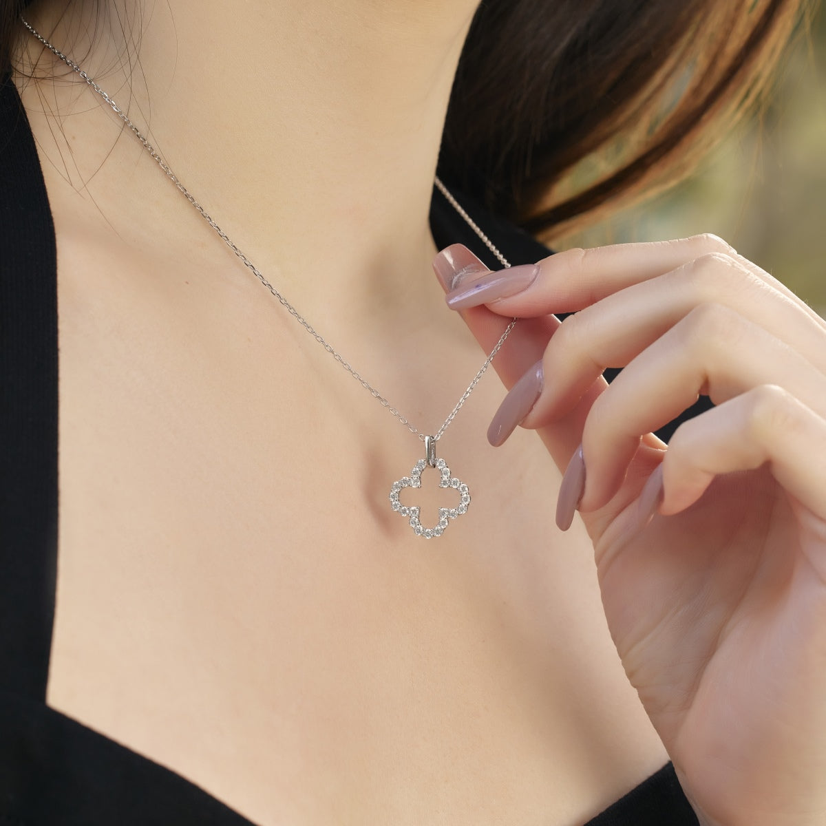 [Regalia Jewelry]Four-Leaf Clover Hollow Design Exquisite Necklace
