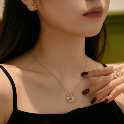 [Regalia Jewelry]Exquisite Daisy Necklace