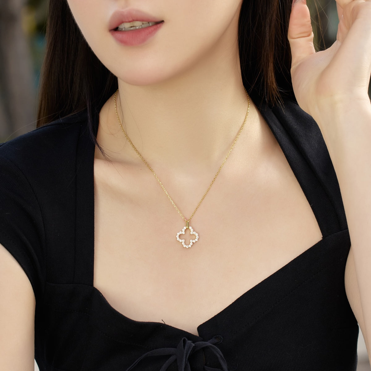 [Regalia Jewelry]Four-Leaf Clover Hollow Design Exquisite Necklace