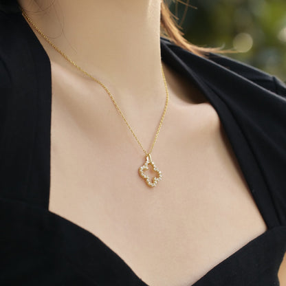 [Regalia Jewelry]Four-Leaf Clover Hollow Design Exquisite Necklace