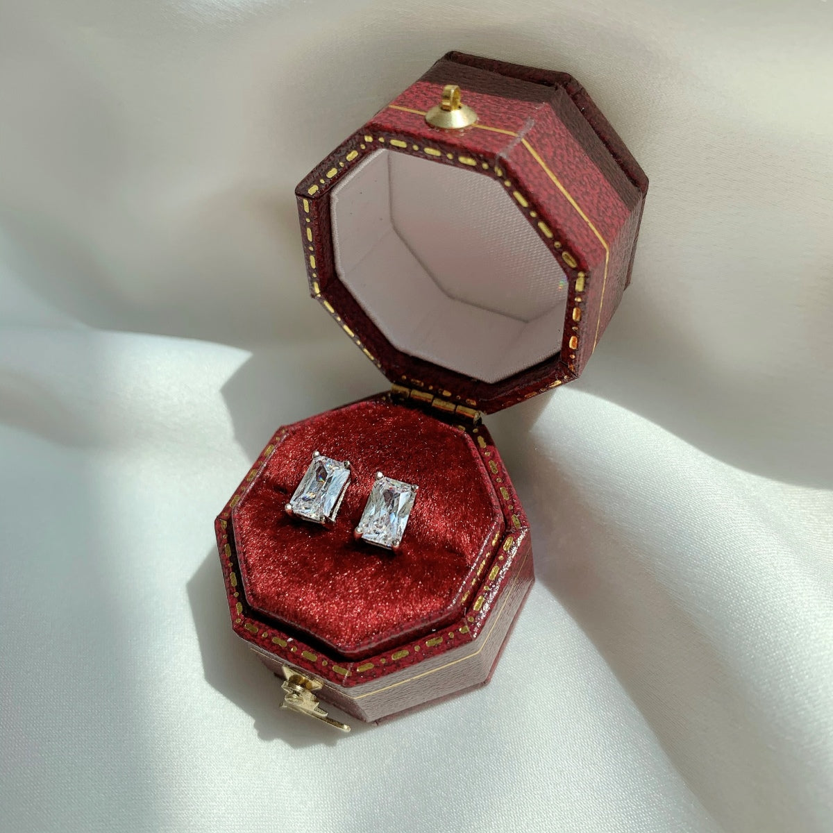 [Regalia Jewelry]Stylish Shiny Rectangular Center Stone Stud Earrings