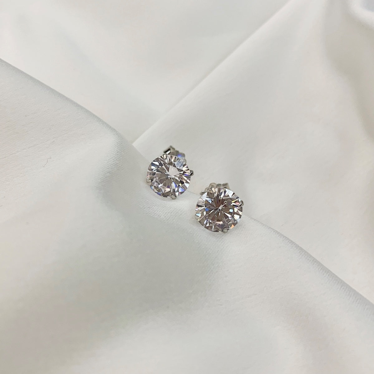 [Regalia Jewelry]Stylish Shiny Round Center Stone Stud Earrings