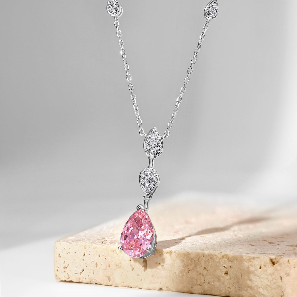 [Regalia Jewelry]Dazzling Pear Cut Necklace
