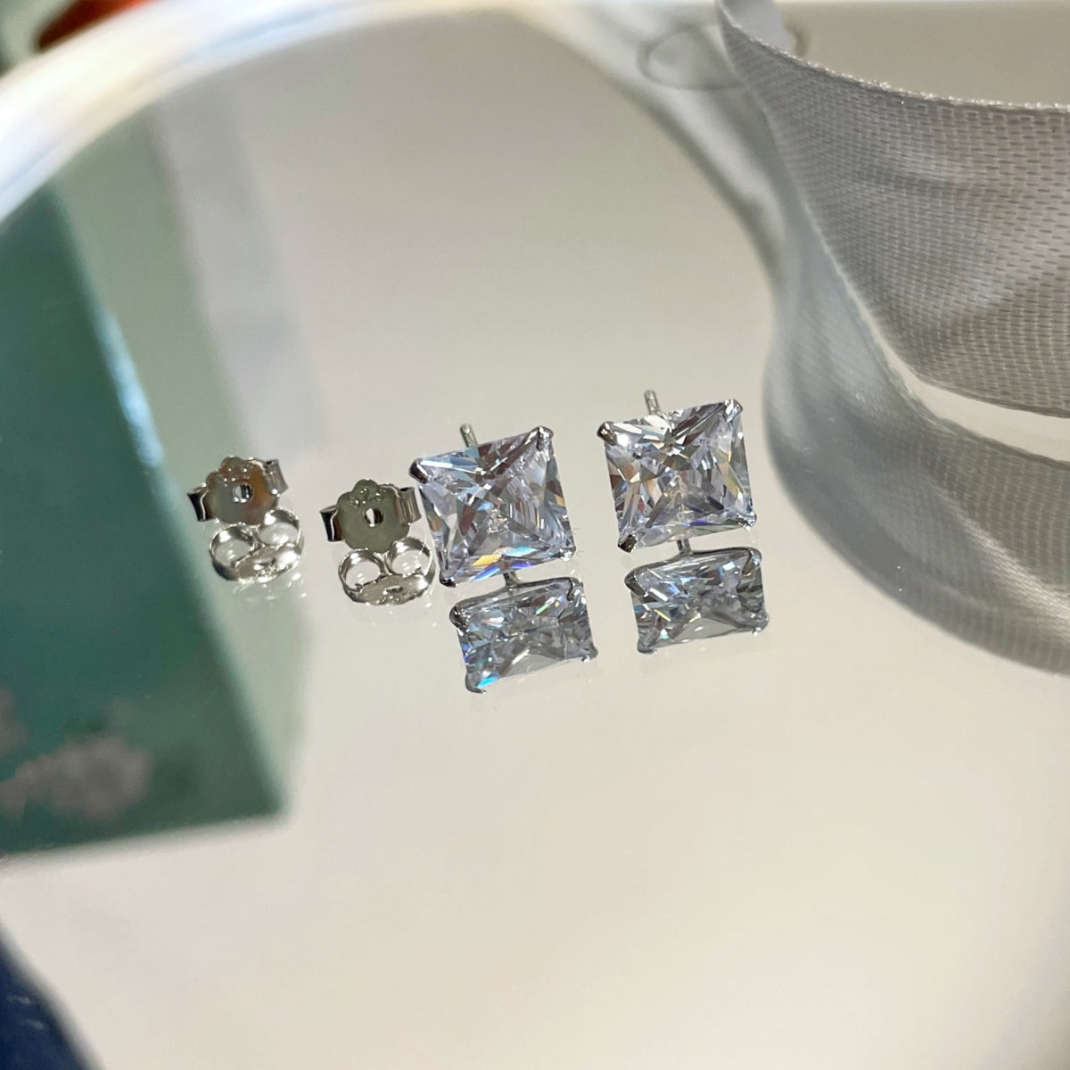 [Regalia Jewelry]Ornate Square Shape Earrings