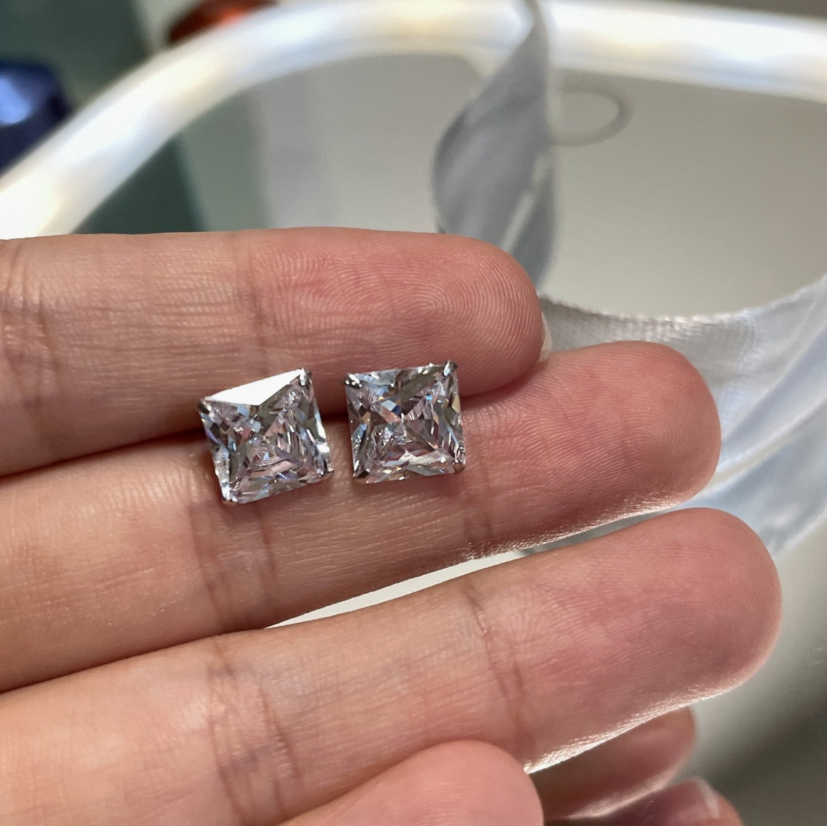 [Regalia Jewelry]Ornate Square Shape Earrings