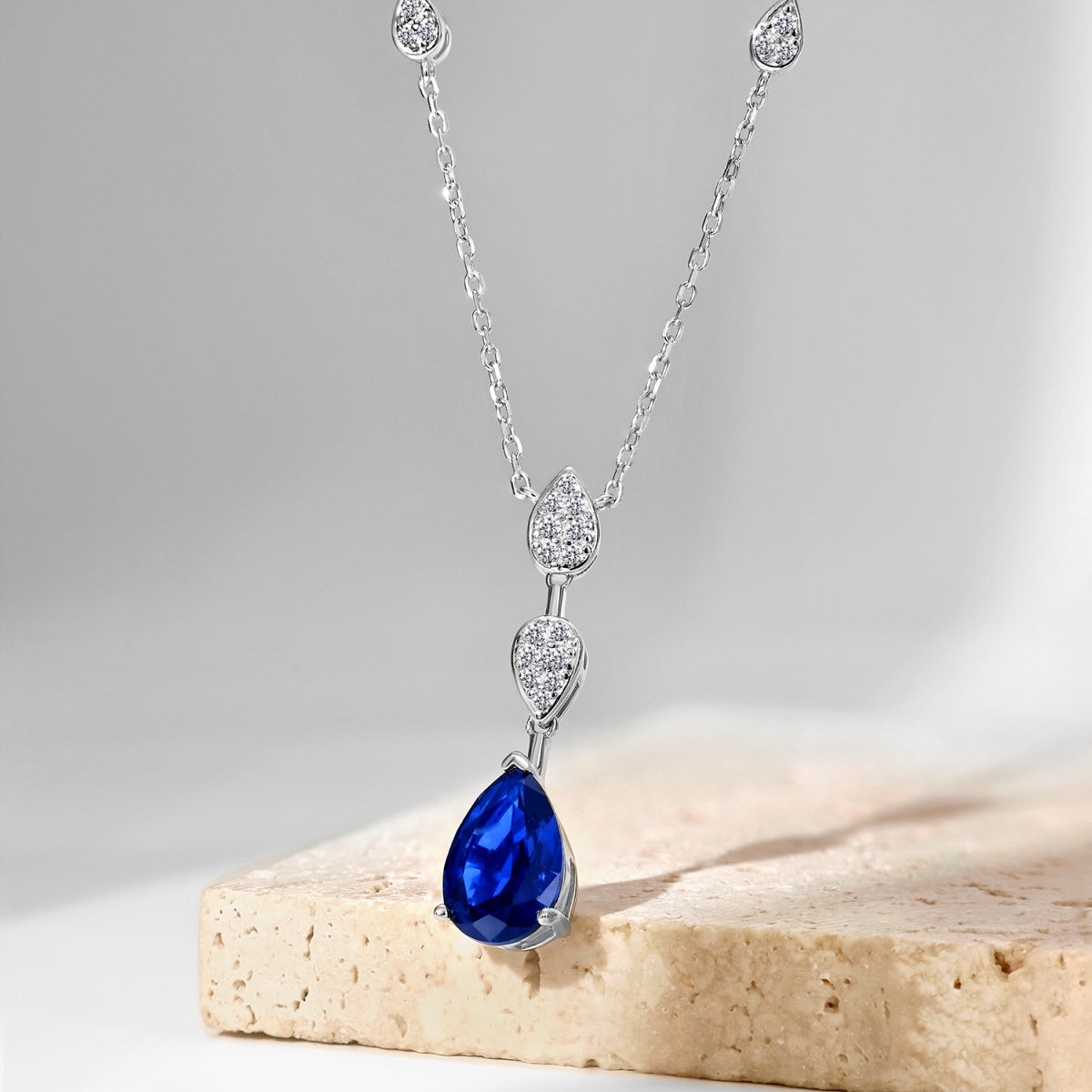 [Regalia Jewelry]Dazzling Pear Cut Necklace