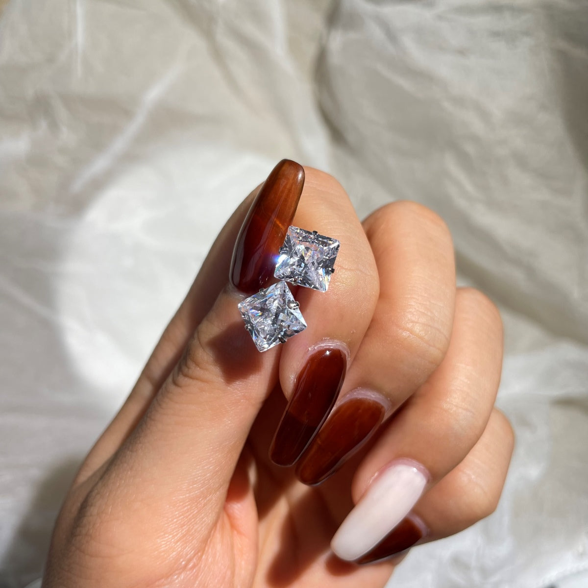 [Regalia Jewelry]Stylish Shiny Square Center Stone Stud Earrings