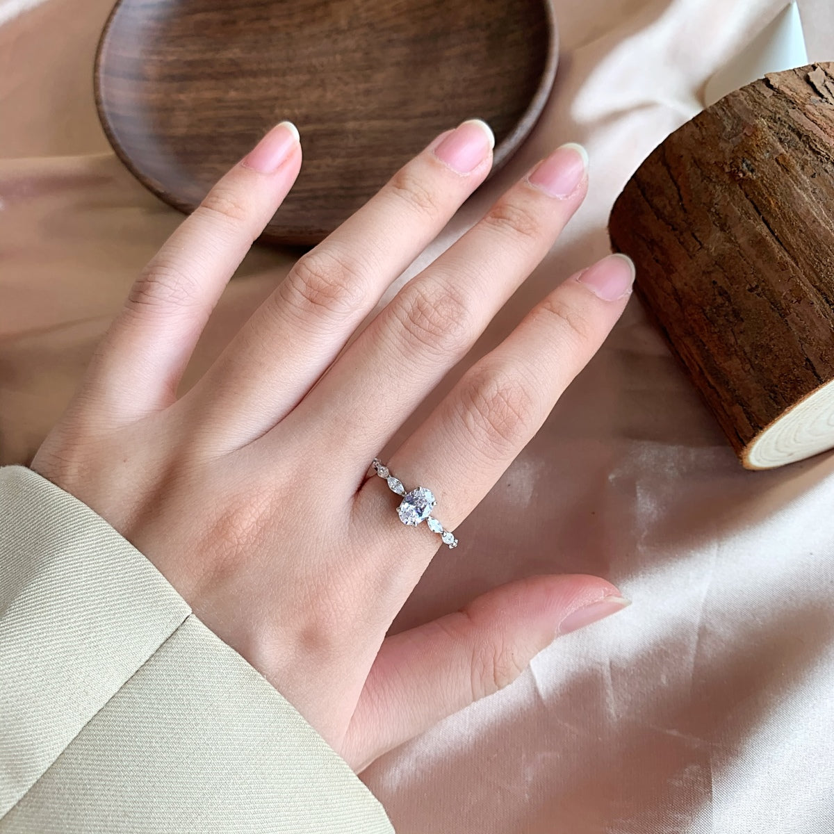 [Regalia Jewelry]0.75 Carat Luxurious Vibrant Elongated Cushion Cut Daily Ring