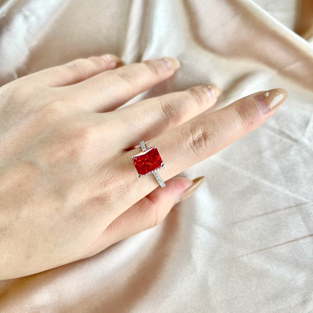 [Regalia Jewelry]4.0 Carat Luxurious Engagement Ring