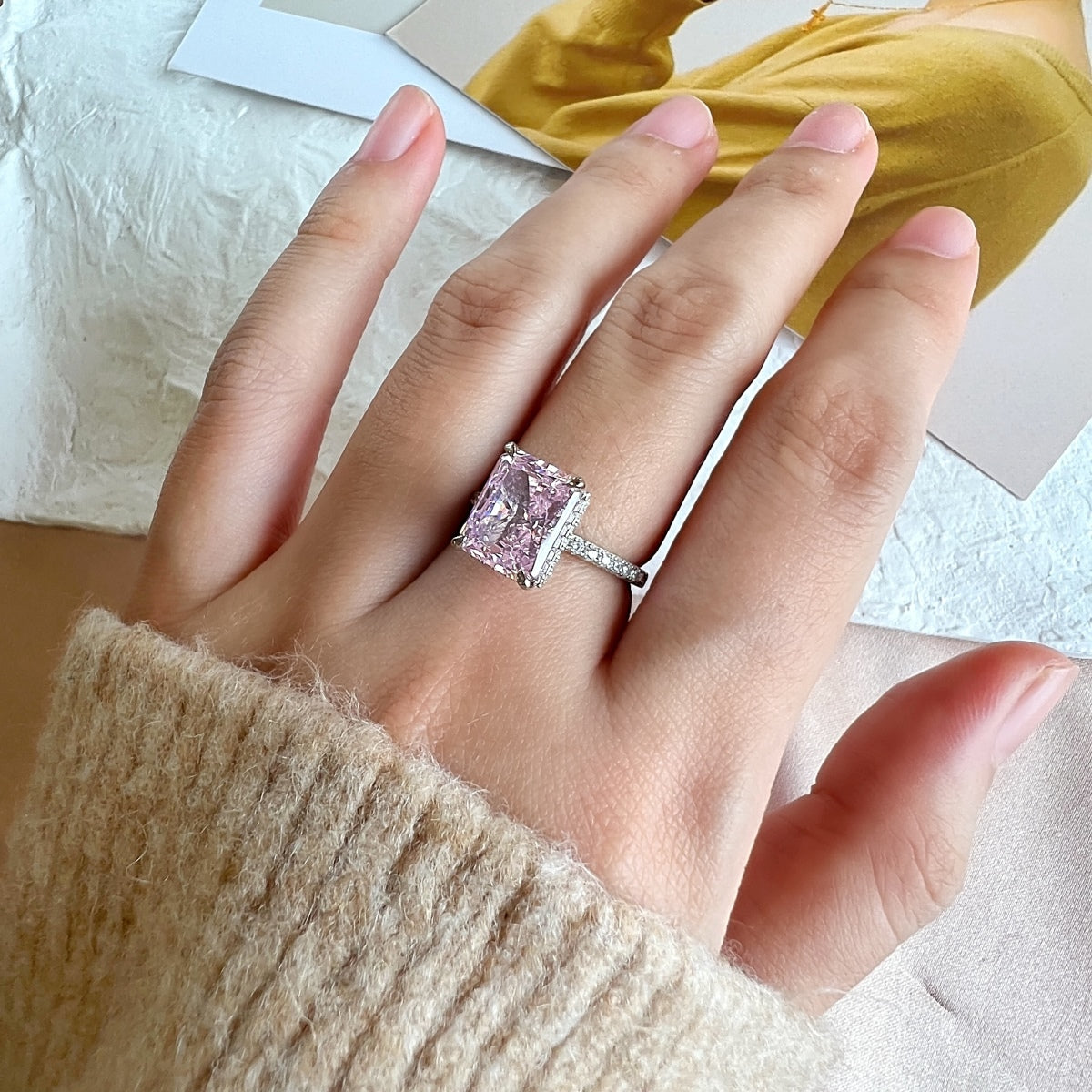 [Regalia Jewelry]4.0 Carat Luxurious Engagement Ring