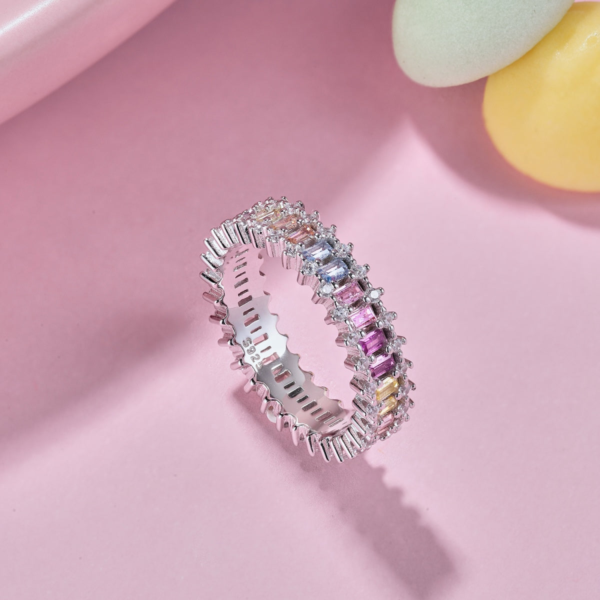 [Regalia Jewelry]Splashy Ornate Emerald Cut Cocktail Ring