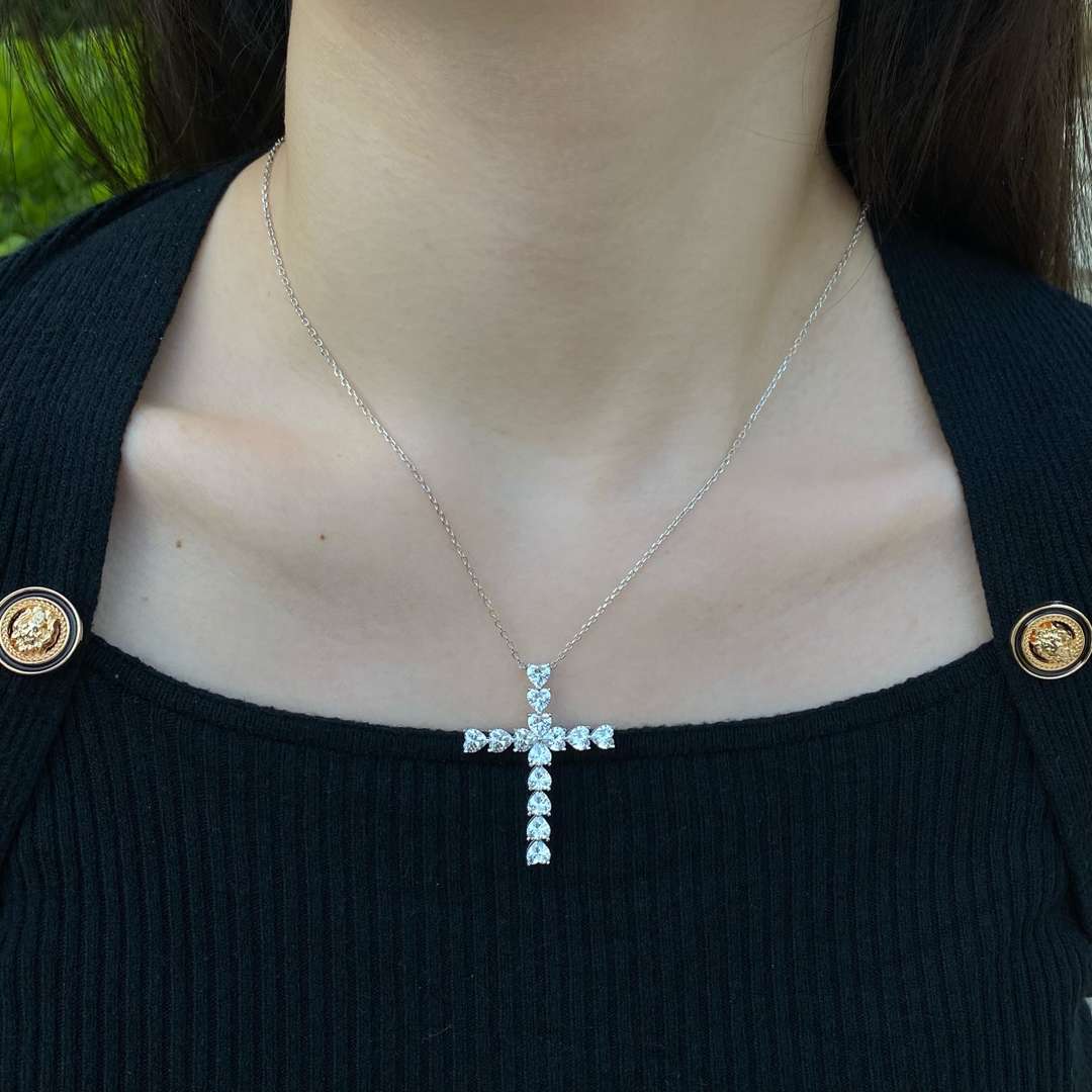 [Regalia Jewelry]Radiant Cross Shape Necklace