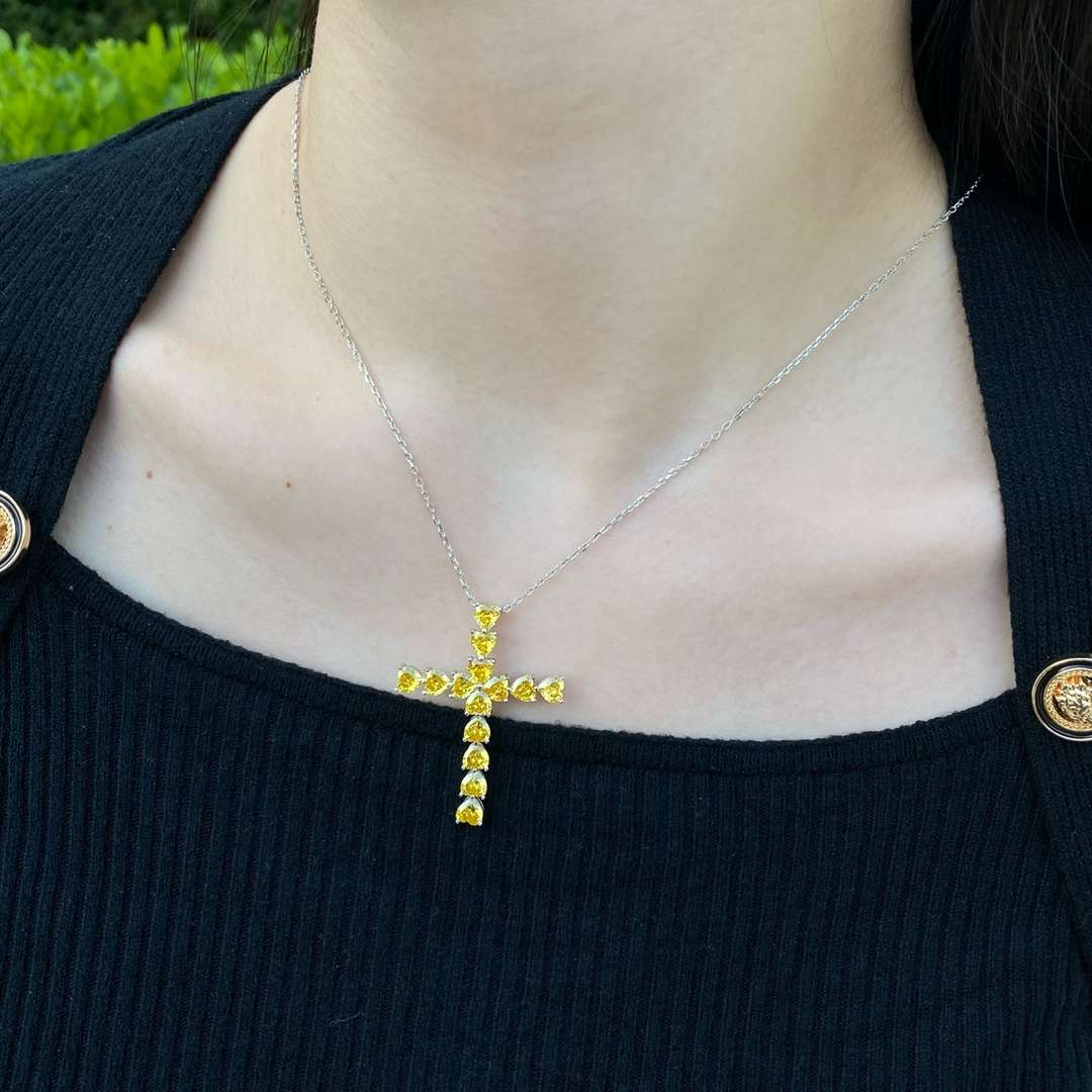 [Regalia Jewelry]Radiant Cross Shape Necklace