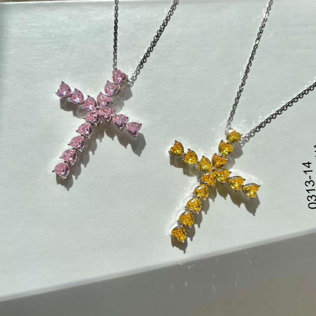 [Regalia Jewelry]Radiant Cross Shape Necklace