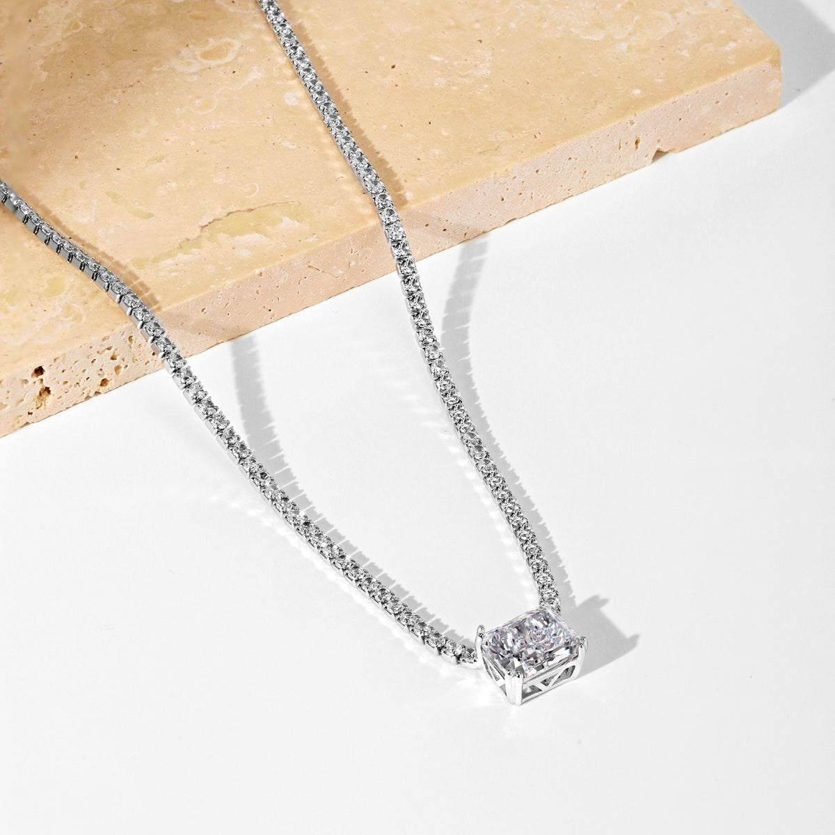 [Regalia Jewelry]4.0 Carat Elegant Radiant Cut Necklace