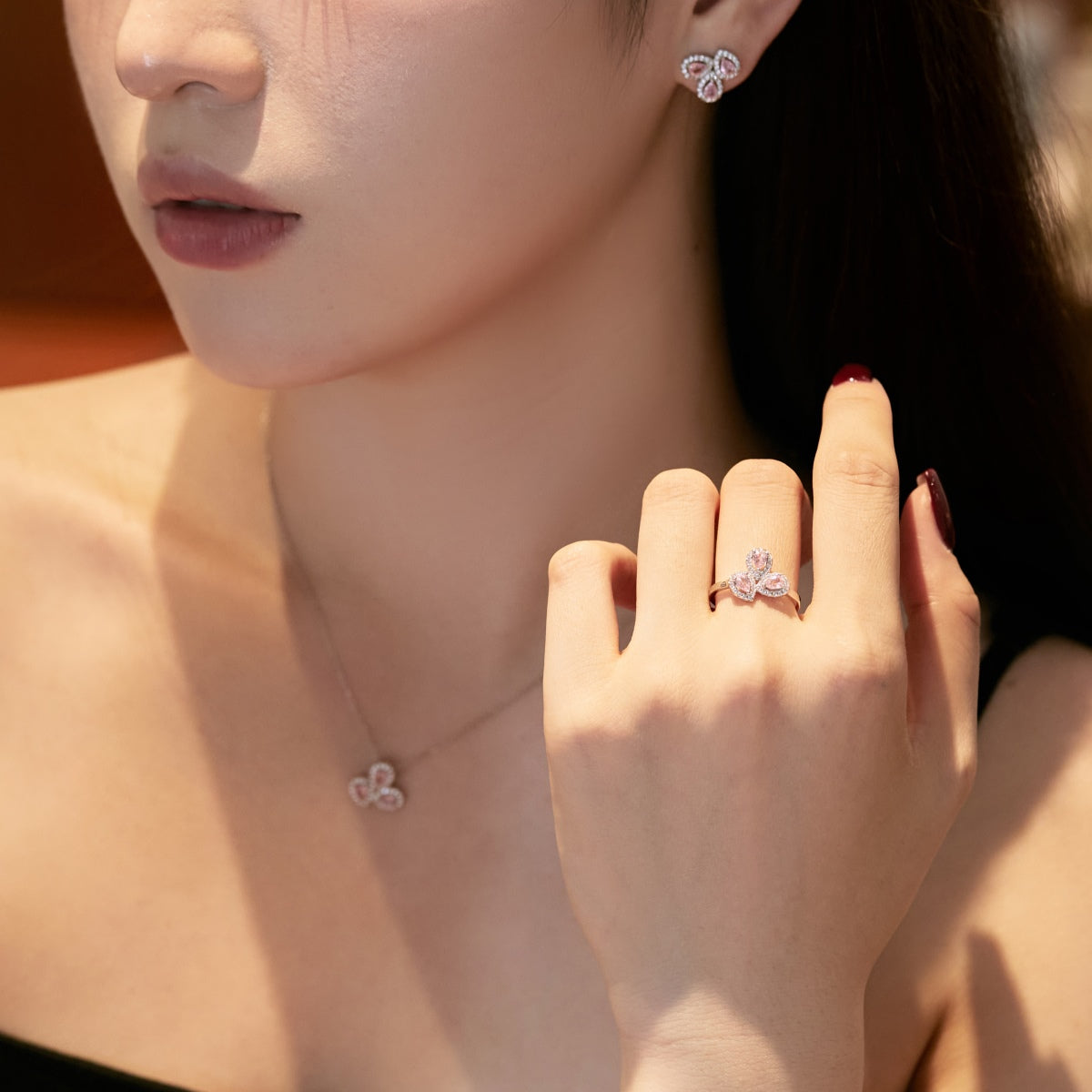[Regalia Jewelry]Elegant Flower Shape Pear Cut Necklace