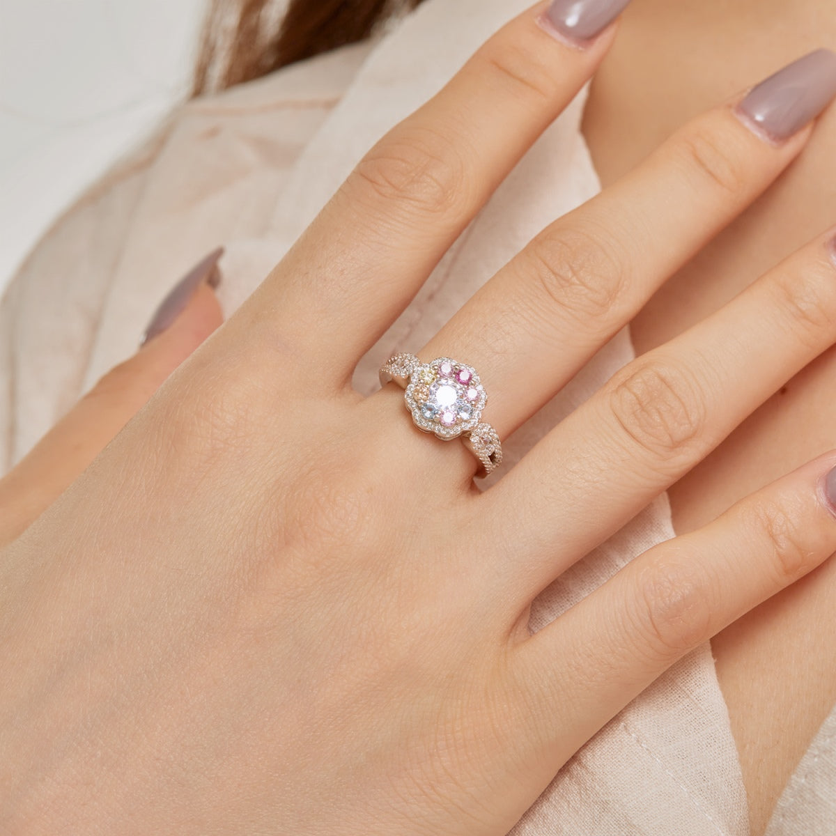 [Regalia Jewelry]Delicate Colorful Round Cut Flower Shape Wedding Ring