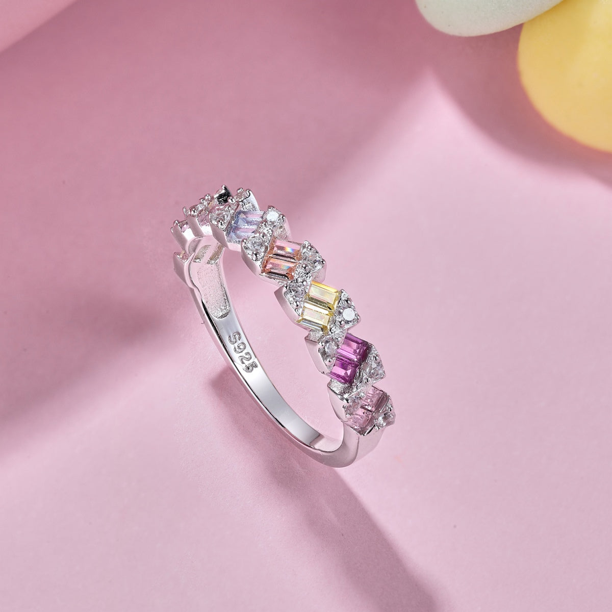 [Regalia Jewelry]Delicate Vibrant Emerald Cut Daily Ring