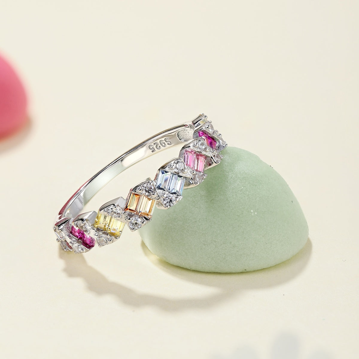 [Regalia Jewelry]Delicate Vibrant Emerald Cut Daily Ring