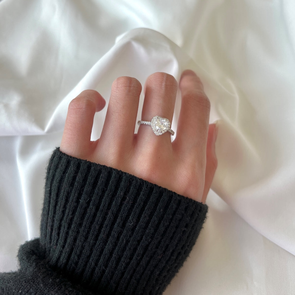 [Regalia Jewelry]Eternity Splashy Romantic Heart Shape Lover Ring