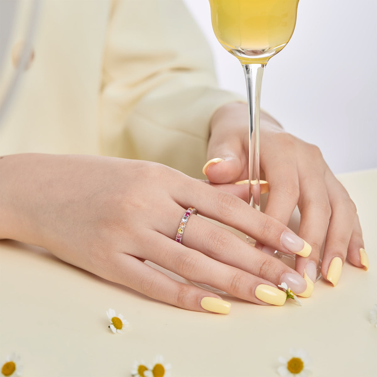 [Regalia Jewelry]Dazzling Lustrous Round Cut Tennis Ring
