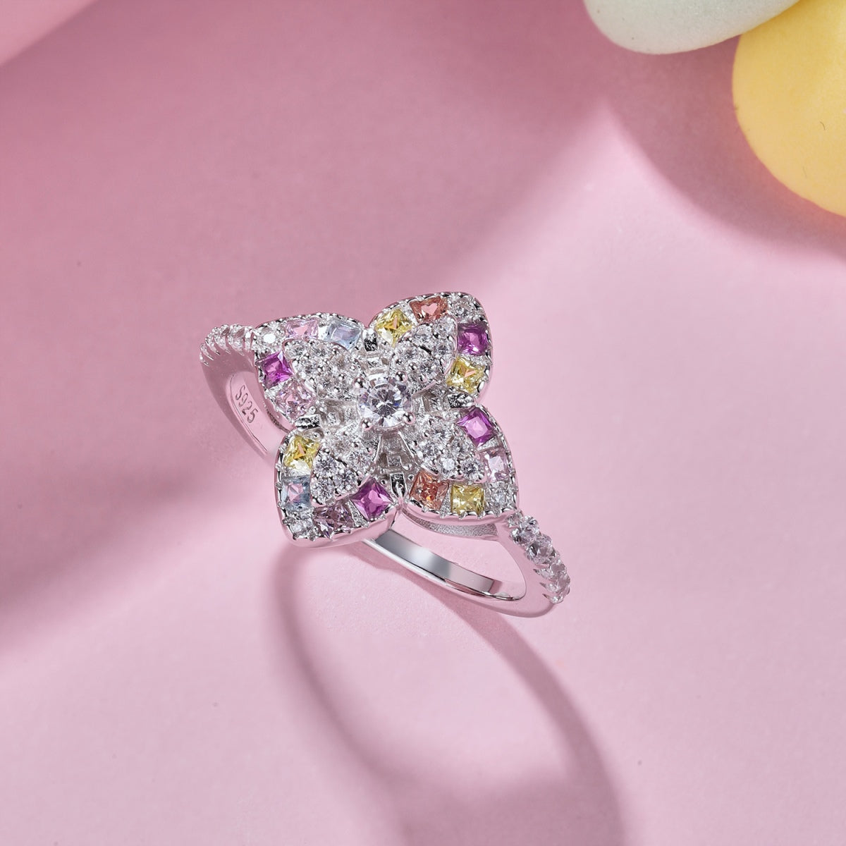 [Regalia Jewelry]Luxurious Colorful Flower Shape Banquet Ring