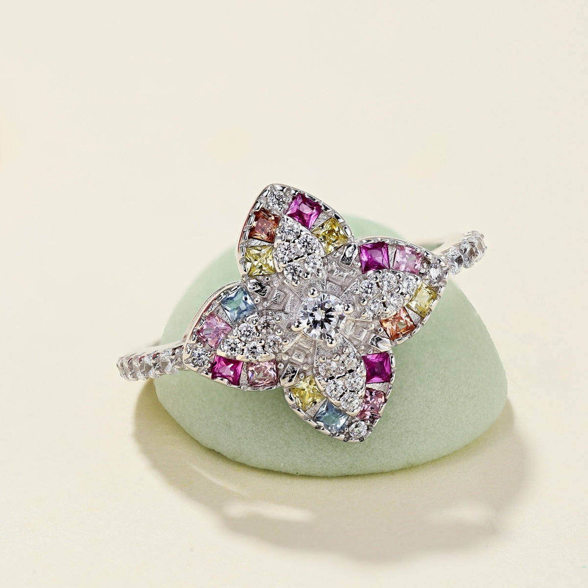 [Regalia Jewelry]Luxurious Colorful Flower Shape Banquet Ring