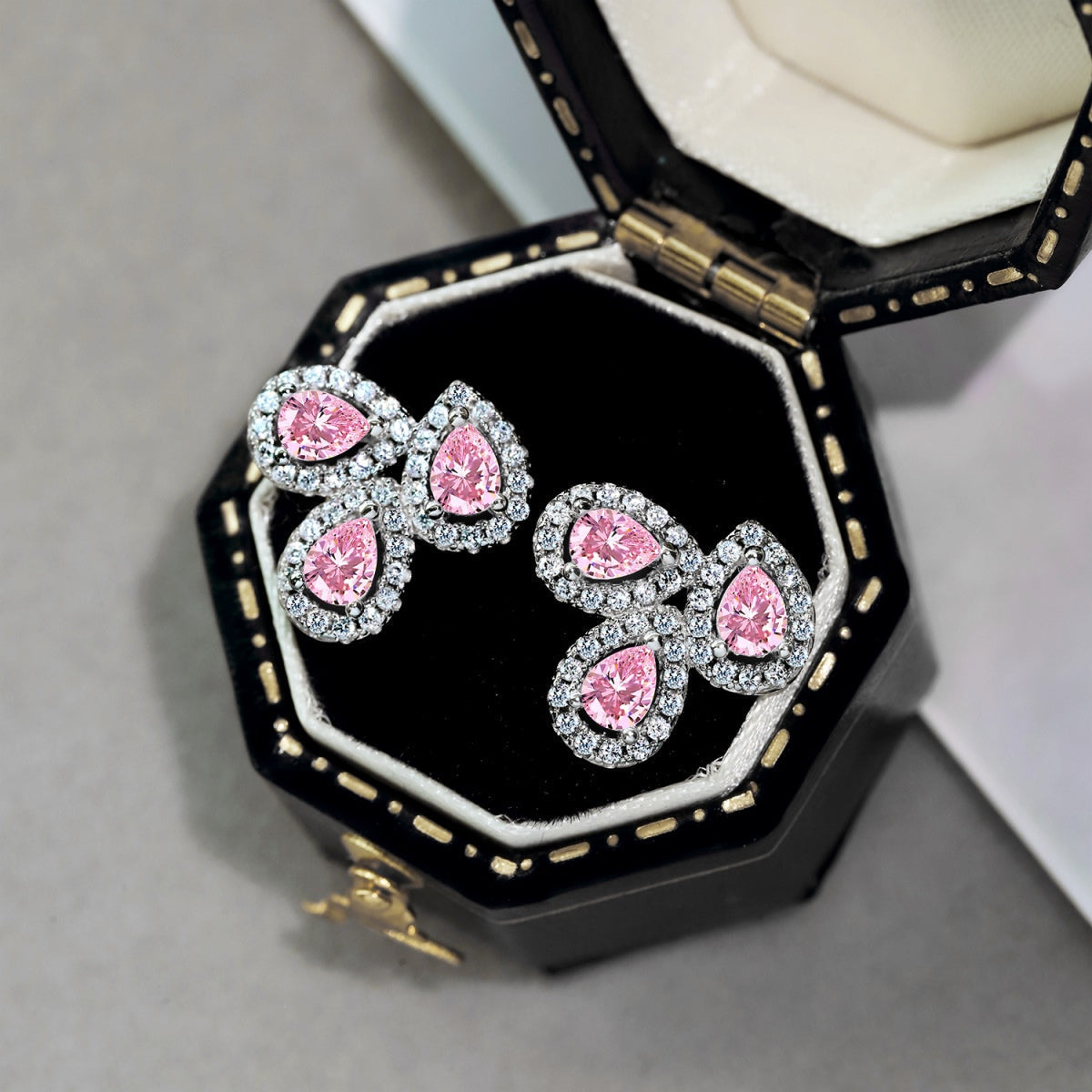 [Regalia Jewelry]Ornate Flower Shape Pear Cut Lover Earrings