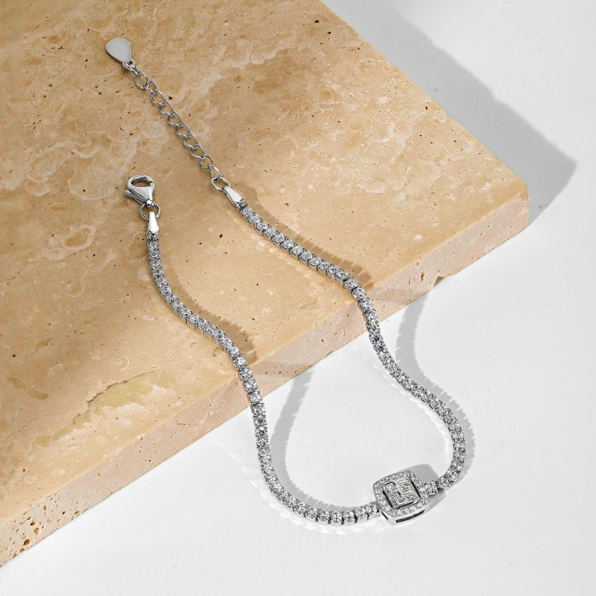 [Regalia Jewelry]Luxurious Dazzling Square Shape Banquet Bracelet