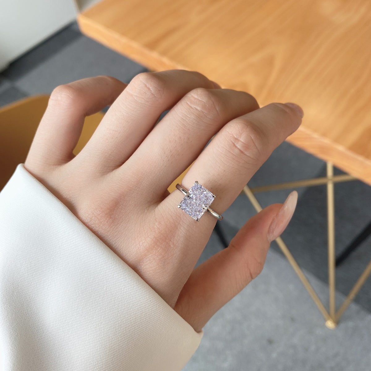 [Regalia Jewelry]4.0 Carat Ornate Enchanting Radiand Cut Banquet Ring