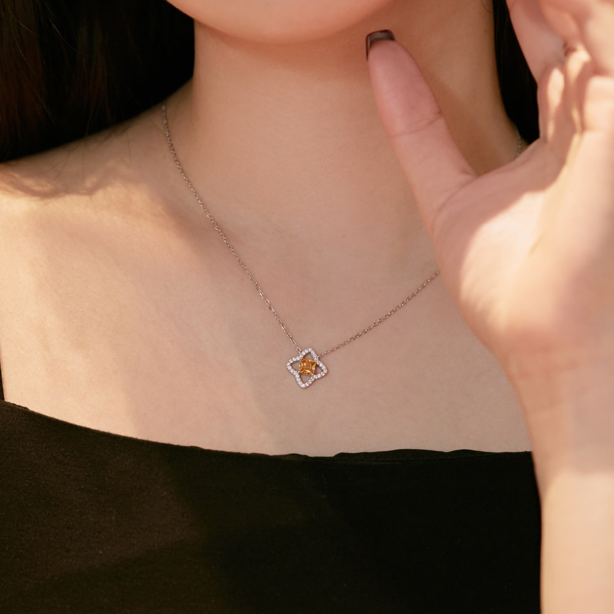 [Regalia Jewelry]Exquisite Flower Shape Princess Cut Necklace
