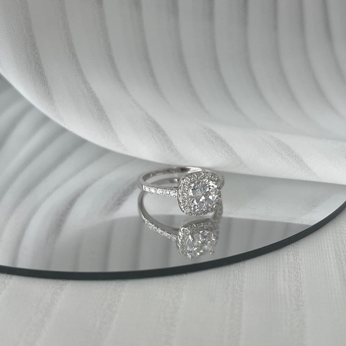 [Regalia Jewelry]Dazzling Resplendent Round Cut Wedding Ring