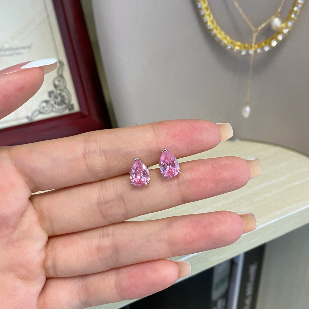 [Regalia Jewelry]Ornate Water Drop Shape Earrings