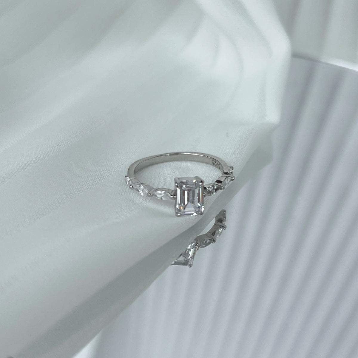 [Regalia Jewelry]1.0 Carat Dainty Resplendent Radiant Cut Daily Ring