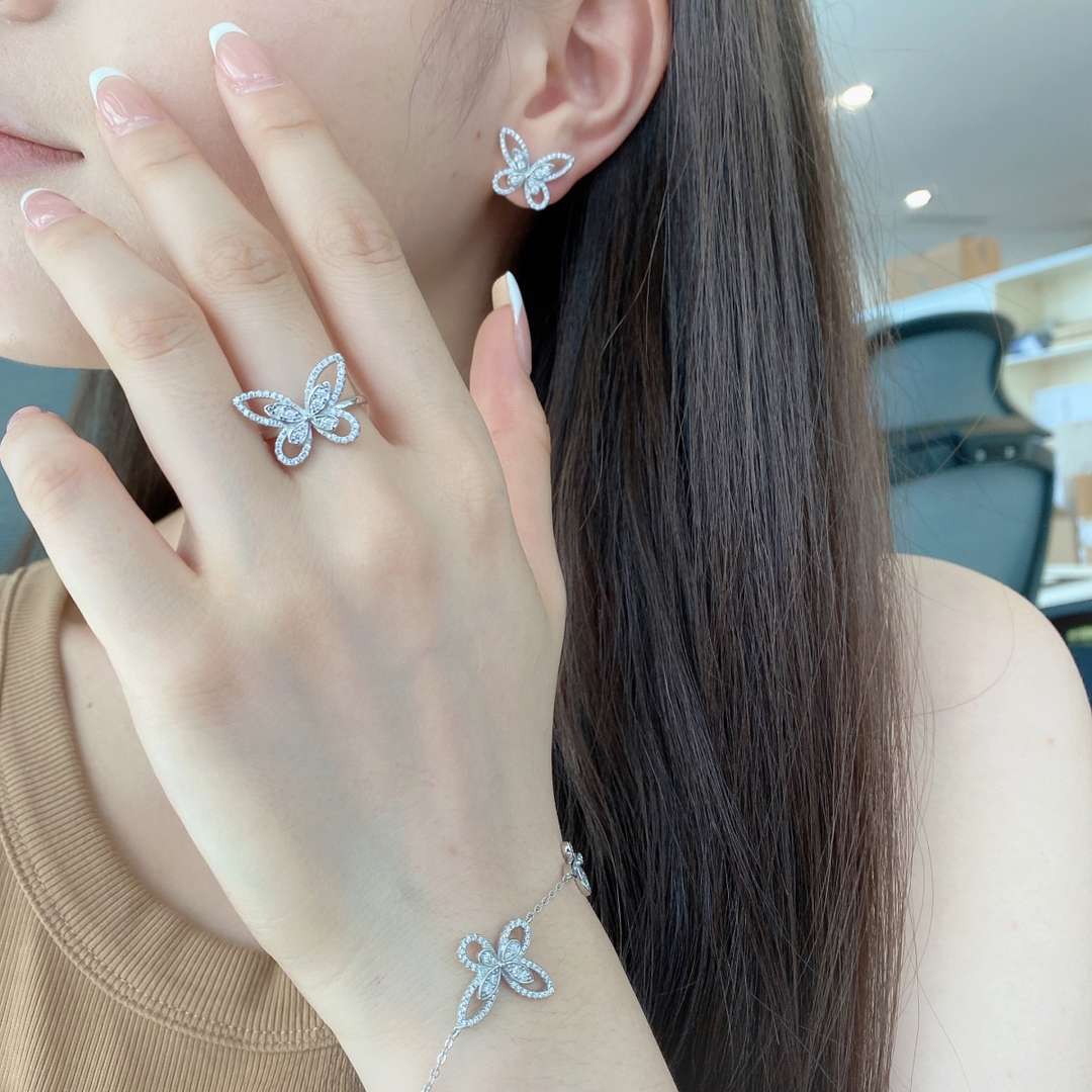 [Regalia Jewelry]Delicate Butterfly Pendant Bracelet
