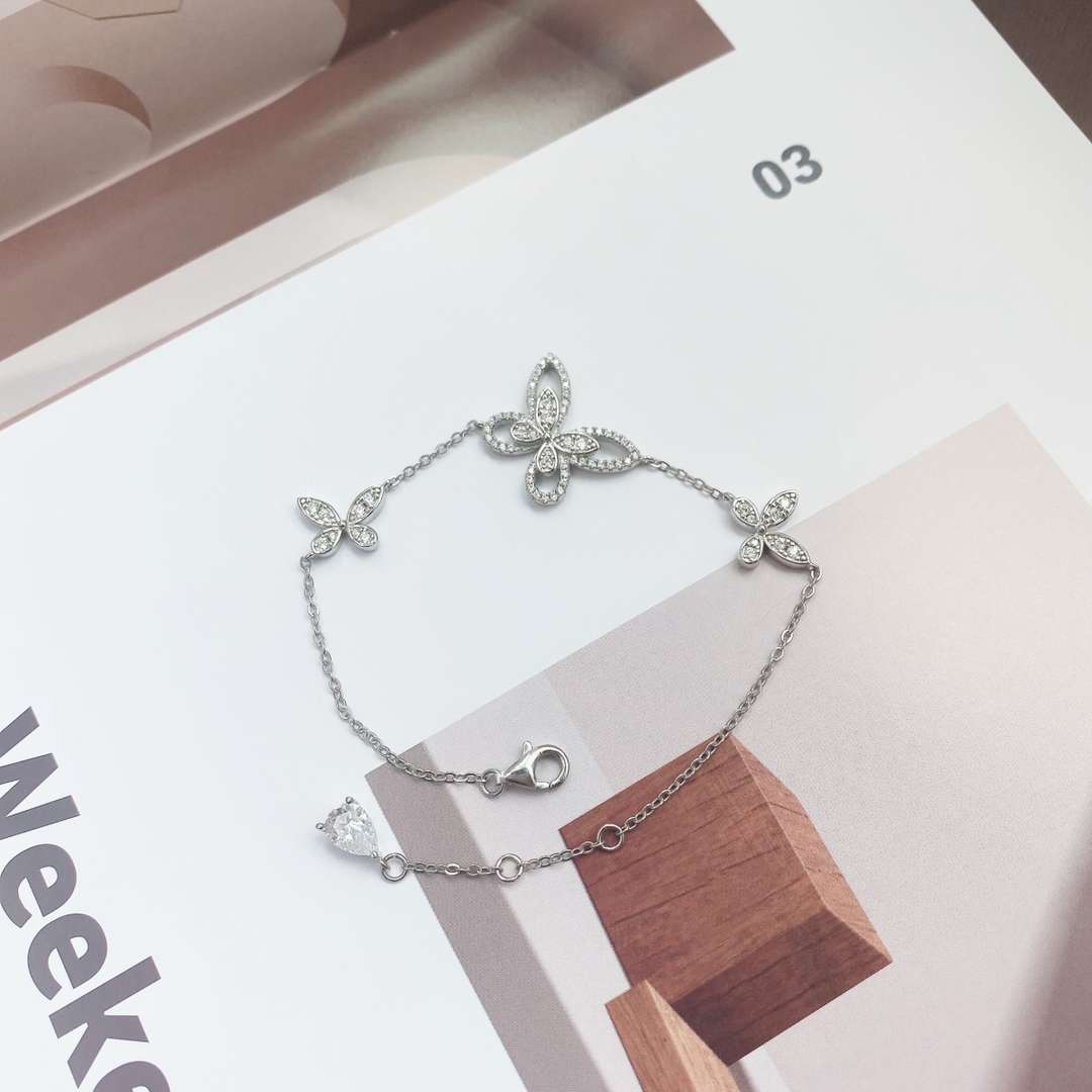 [Regalia Jewelry]Delicate Butterfly Pendant Bracelet