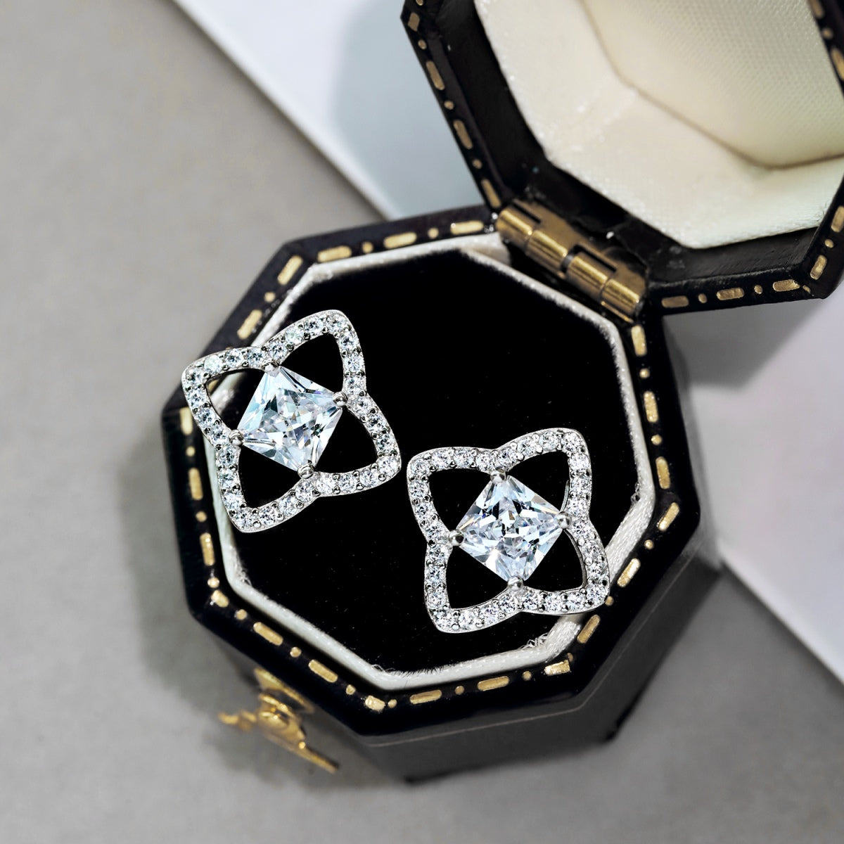 [Regalia Jewelry]Elegant Star Shape Princess Cut Daily Earrings