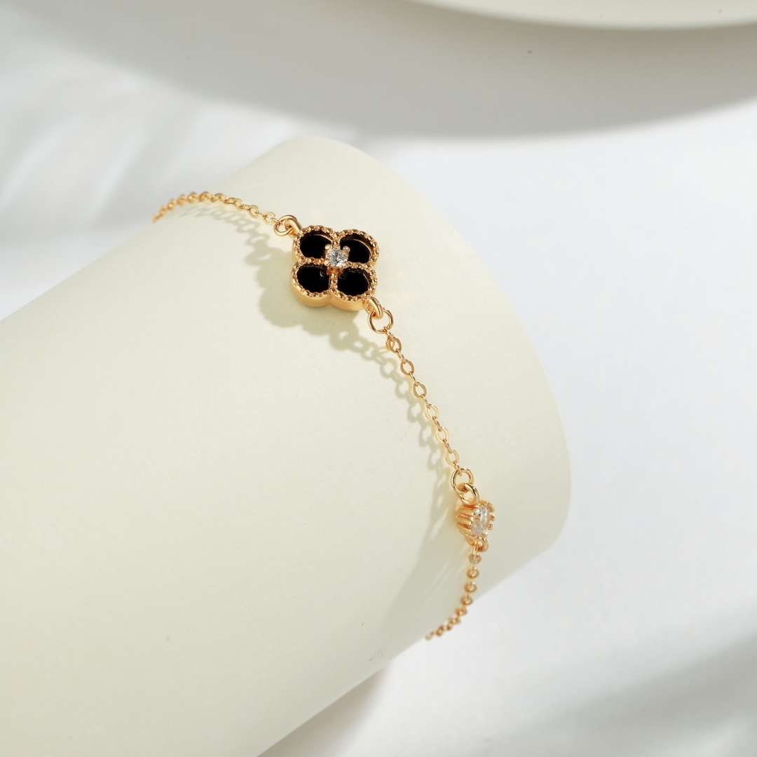 [Regalia Jewelry]Delicate Four Leaf Clover Bracelet