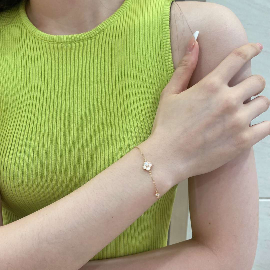 [Regalia Jewelry]Delicate Four Leaf Clover Bracelet
